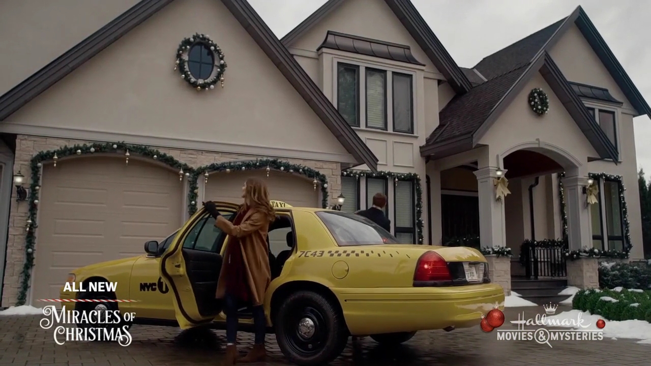 Ashley-Greene-dot-nl_ALittleChristmasCharm4649.jpg Ashley-Greene-dot-nl_ALittleChristmasCharm4649.jpg