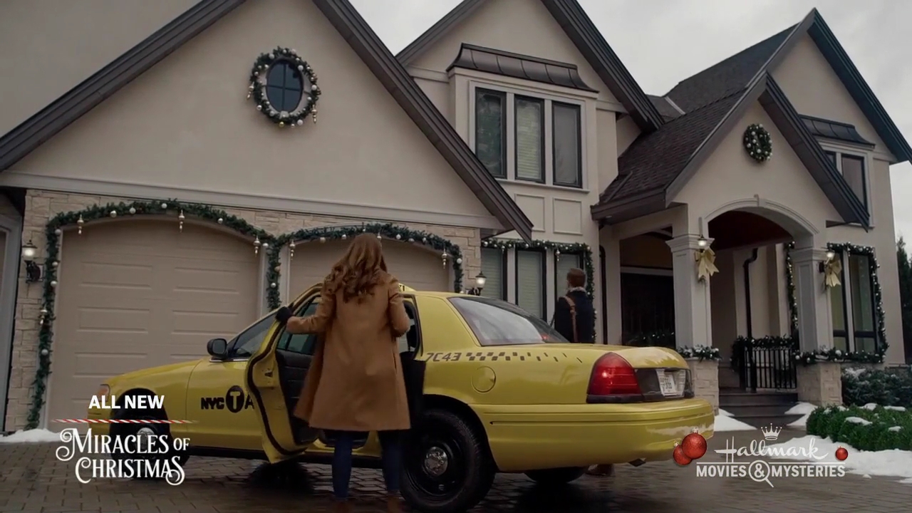 Ashley-Greene-dot-nl_ALittleChristmasCharm4650.jpg