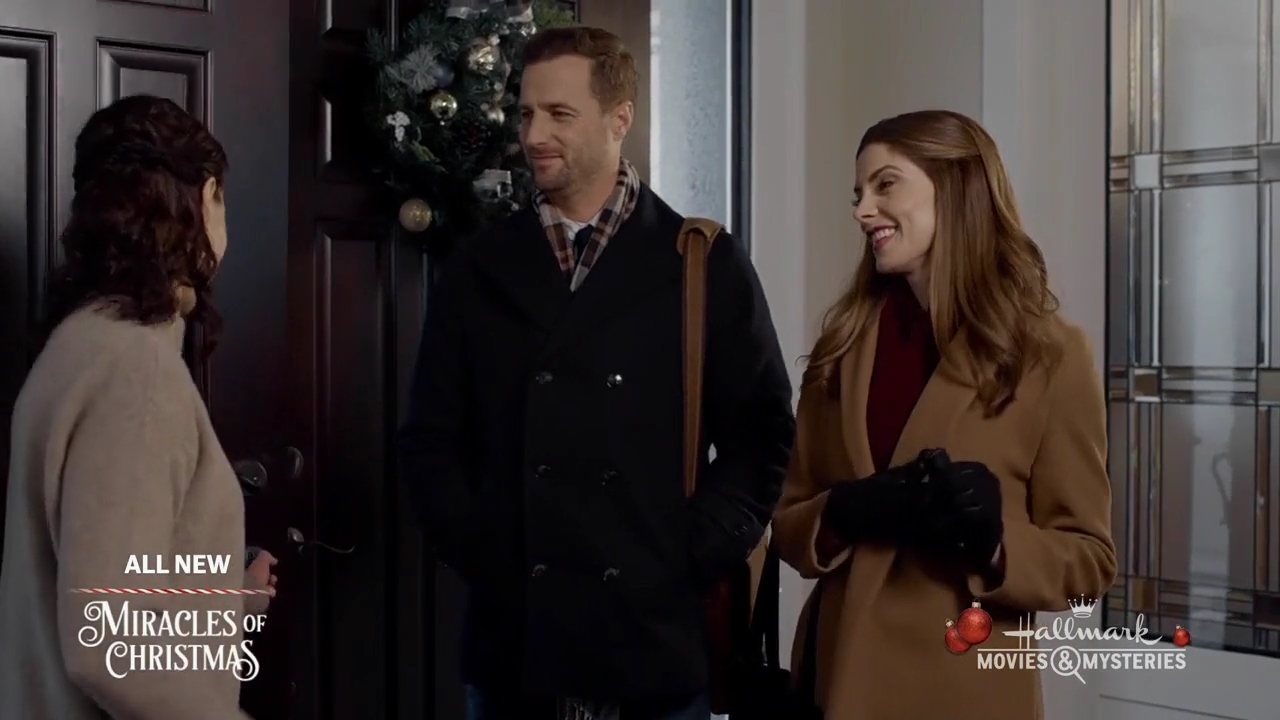 Ashley-Greene-dot-nl_ALittleChristmasCharm4656.jpg