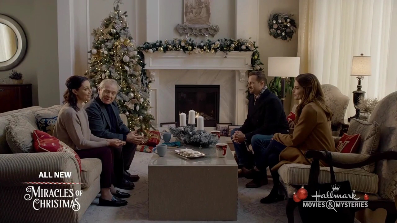 Ashley-Greene-dot-nl_ALittleChristmasCharm4666.jpg Ashley-Greene-dot-nl_ALittleChristmasCharm4666.jpg