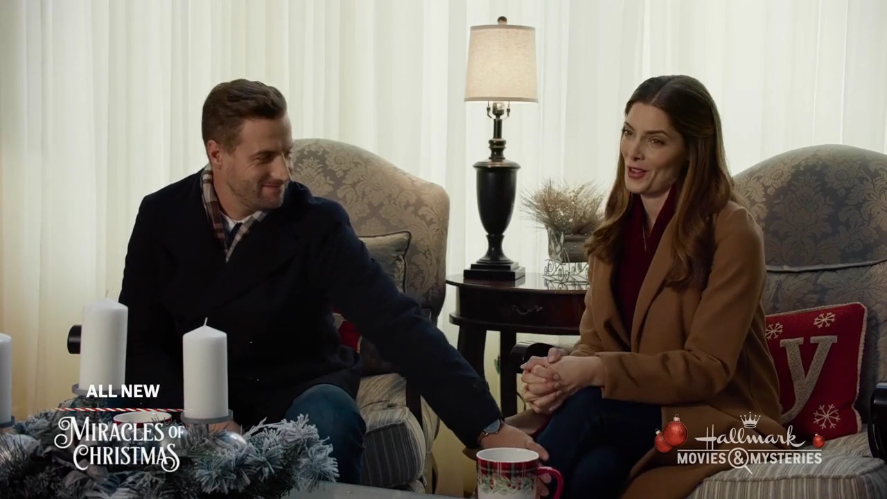 Ashley-Greene-dot-nl_ALittleChristmasCharm4677.jpg