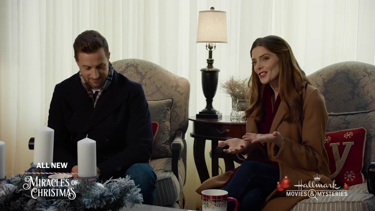 Ashley-Greene-dot-nl_ALittleChristmasCharm4682.jpg