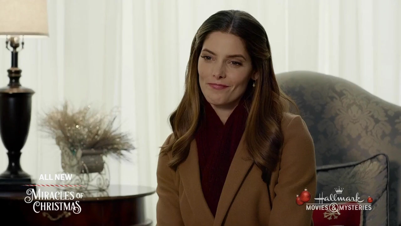 Ashley-Greene-dot-nl_ALittleChristmasCharm4730.jpg