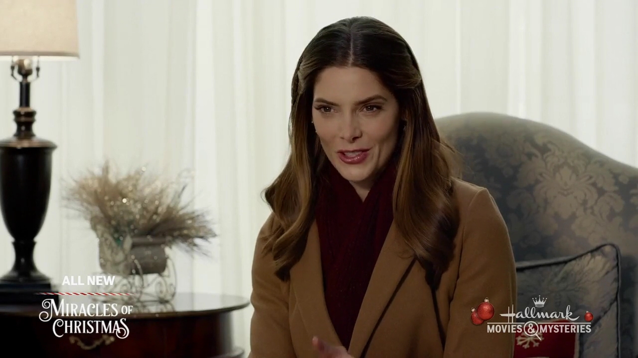 Ashley-Greene-dot-nl_ALittleChristmasCharm4755.jpg