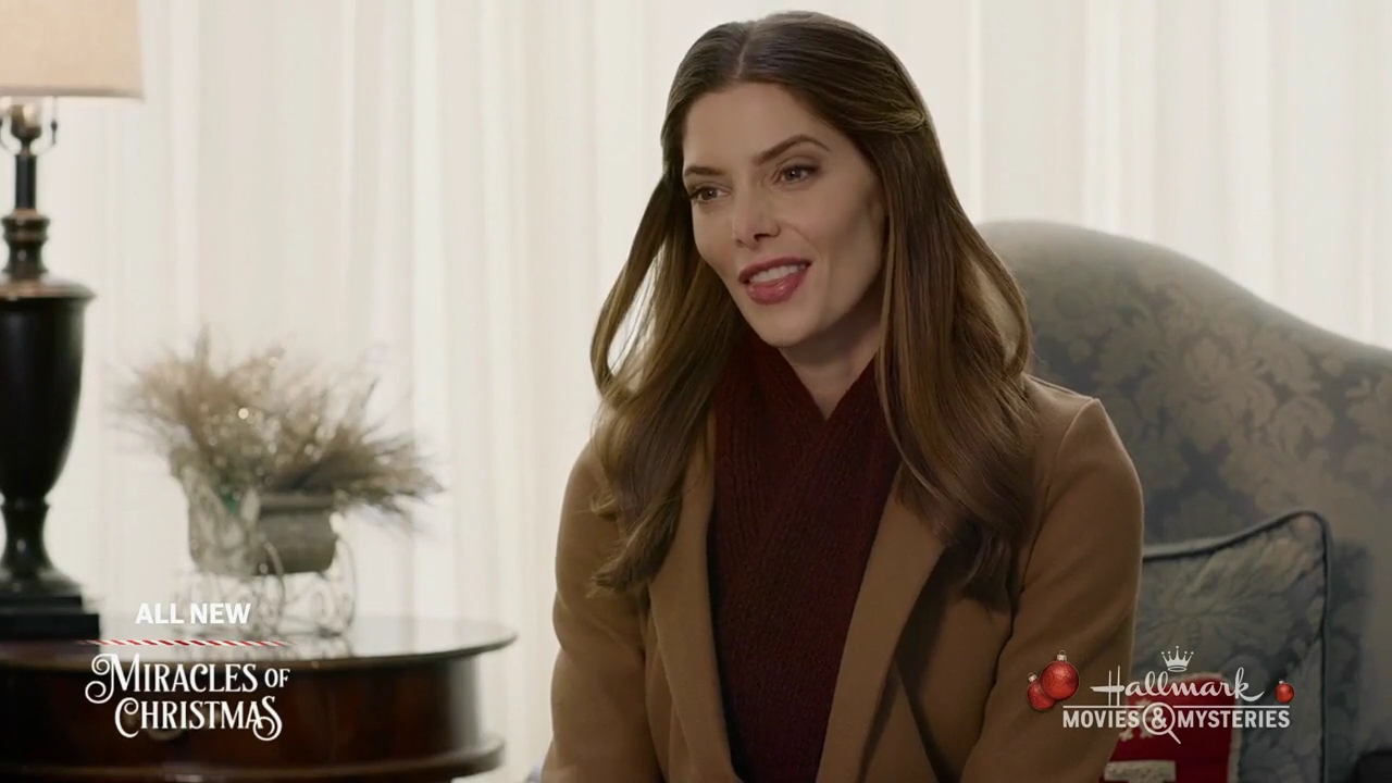 Ashley-Greene-dot-nl_ALittleChristmasCharm4764.jpg