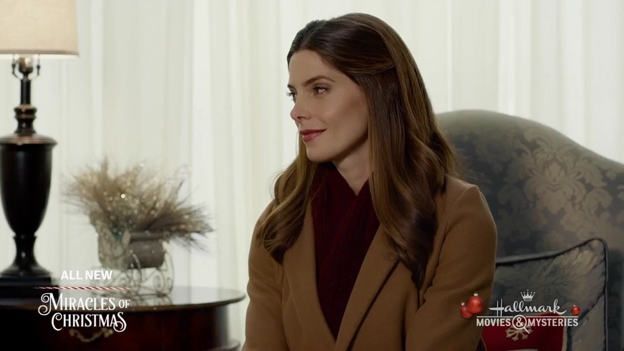 Ashley-Greene-dot-nl_ALittleChristmasCharm4772.jpg