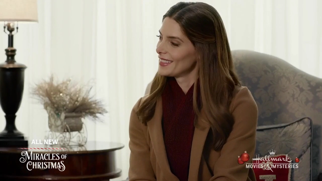 Ashley-Greene-dot-nl_ALittleChristmasCharm4781.jpg