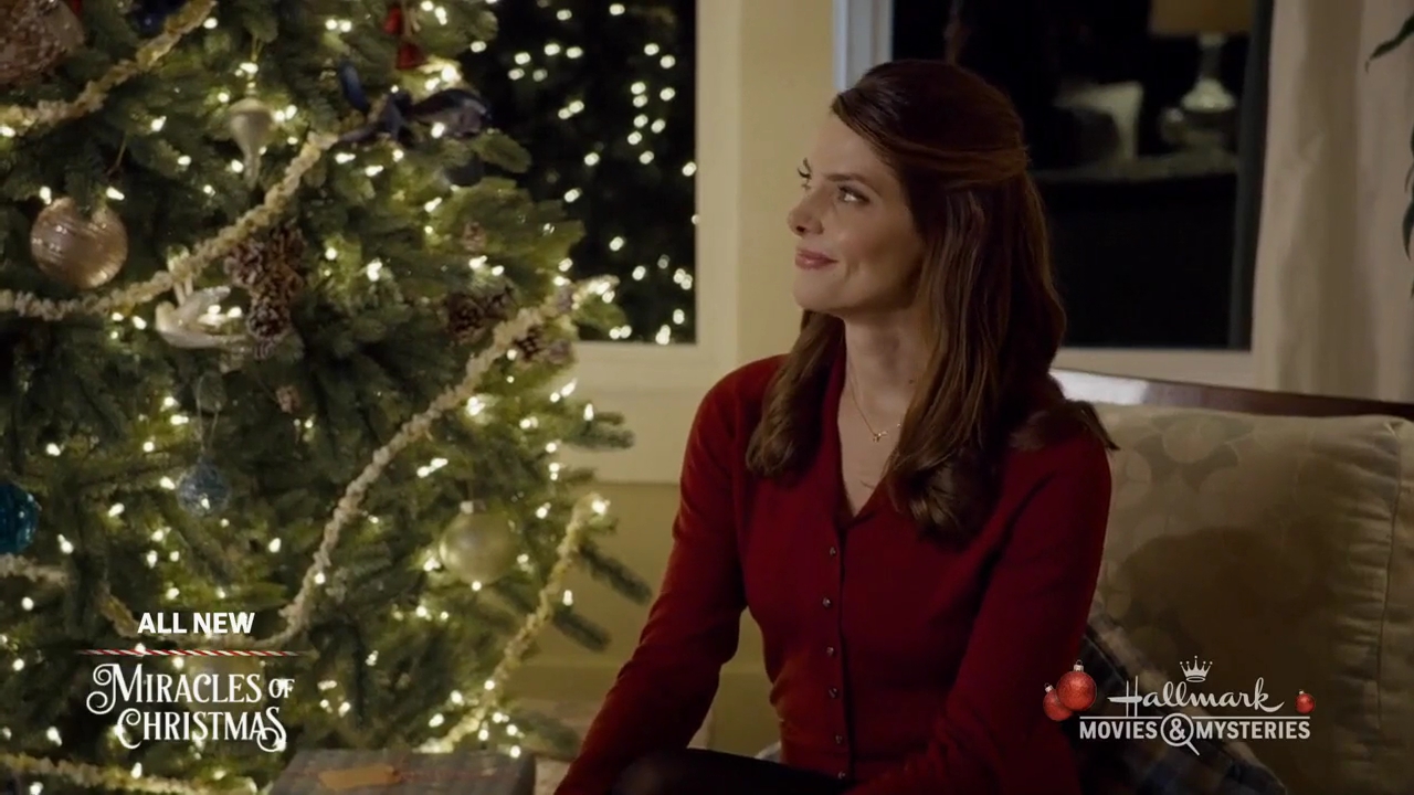Ashley-Greene-dot-nl_ALittleChristmasCharm4879.jpg