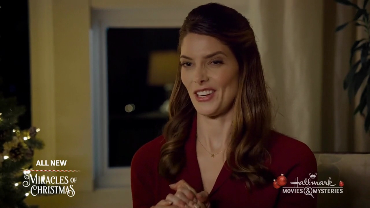 Ashley-Greene-dot-nl_ALittleChristmasCharm4899.jpg