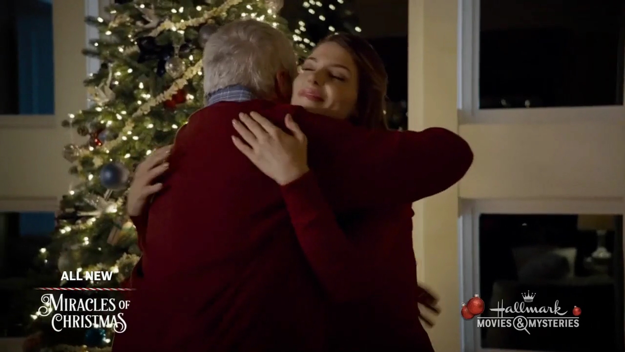 Ashley-Greene-dot-nl_ALittleChristmasCharm4905.jpg