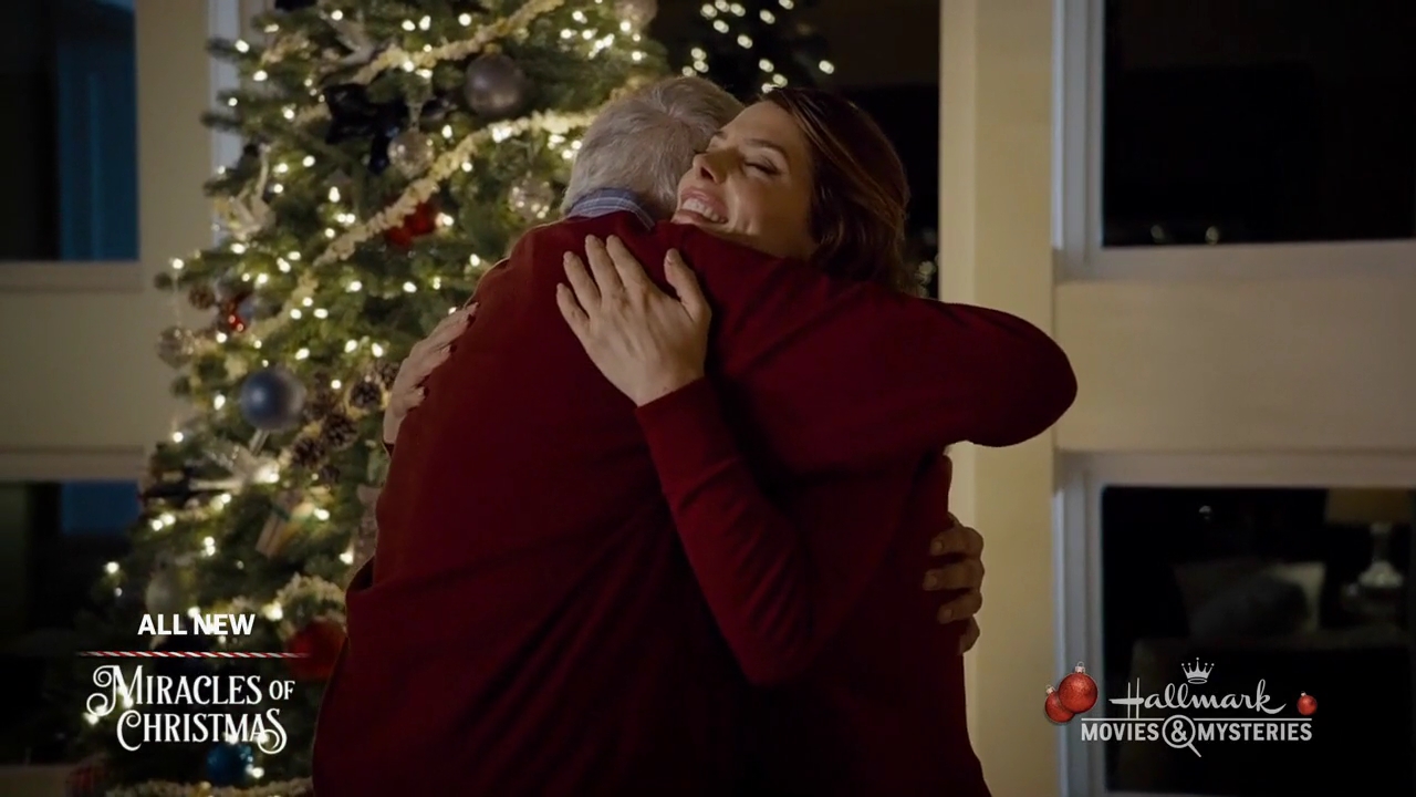 Ashley-Greene-dot-nl_ALittleChristmasCharm4906.jpg