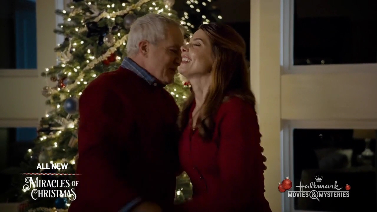 Ashley-Greene-dot-nl_ALittleChristmasCharm4907.jpg