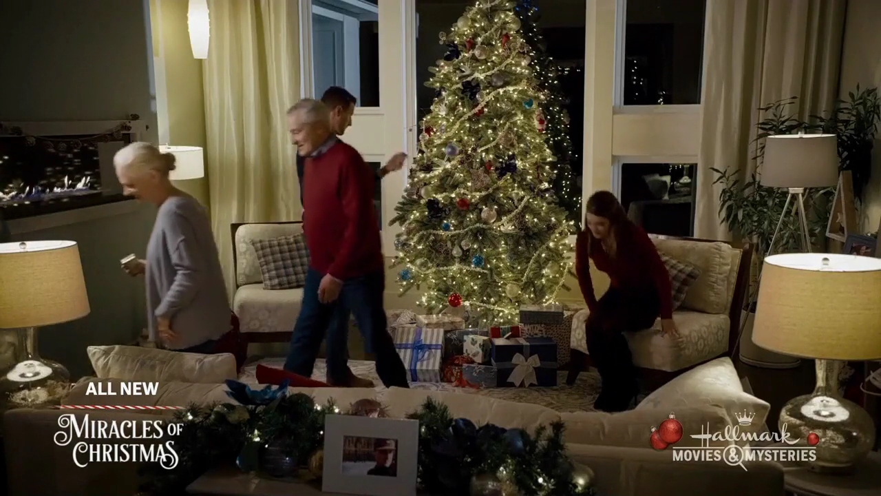 Ashley-Greene-dot-nl_ALittleChristmasCharm4930.jpg Ashley-Greene-dot-nl_ALittleChristmasCharm4930.jpg