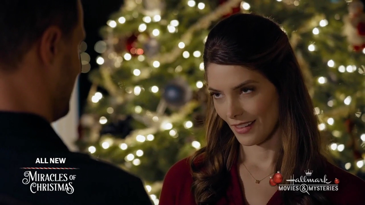 Ashley-Greene-dot-nl_ALittleChristmasCharm4943.jpg