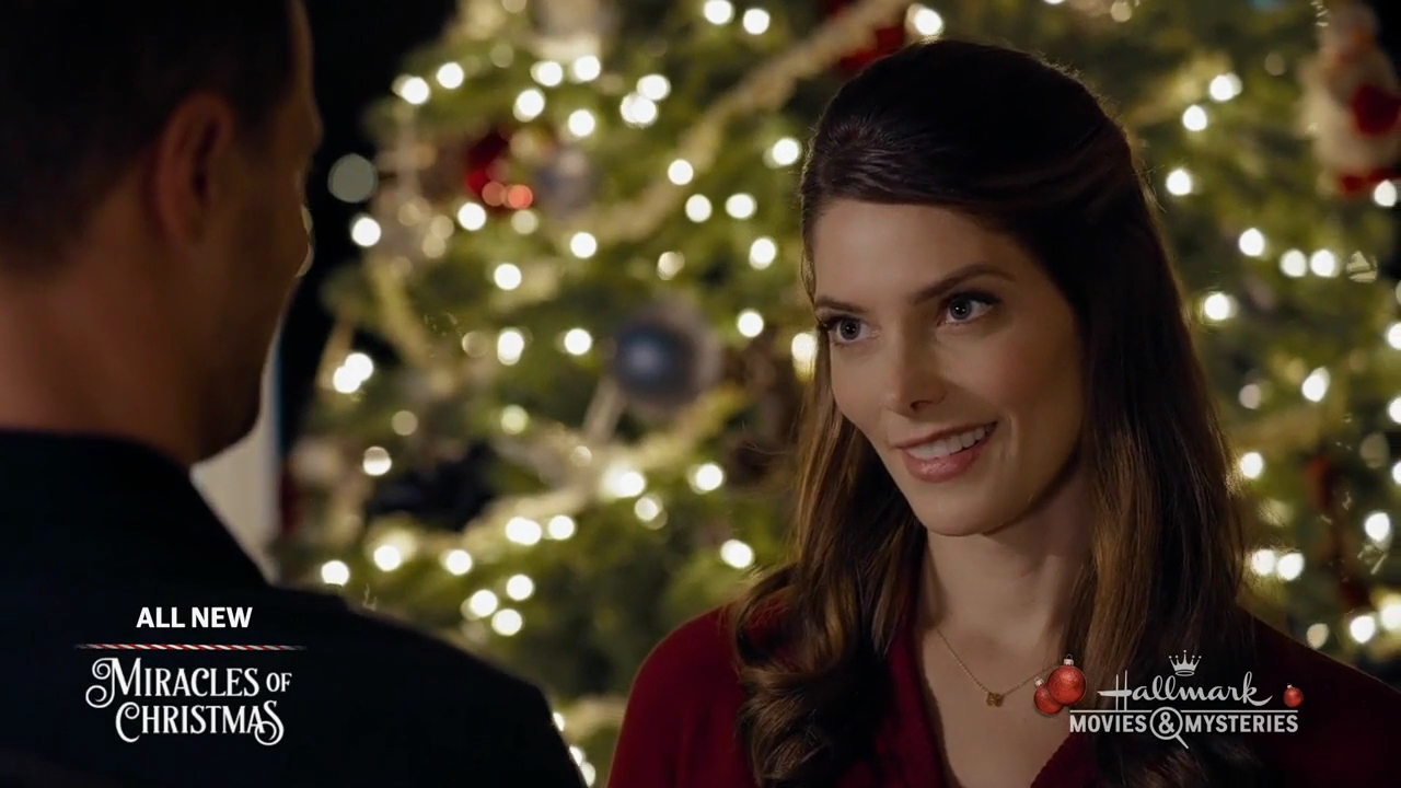 Ashley-Greene-dot-nl_ALittleChristmasCharm4944.jpg
