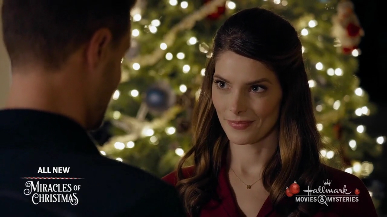 Ashley-Greene-dot-nl_ALittleChristmasCharm4959.jpg