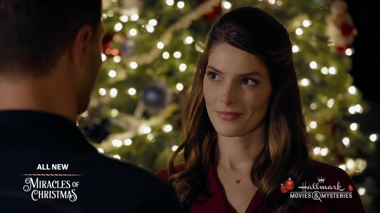 Ashley-Greene-dot-nl_ALittleChristmasCharm4960.jpg