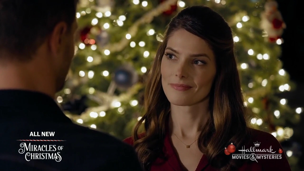 Ashley-Greene-dot-nl_ALittleChristmasCharm4961.jpg