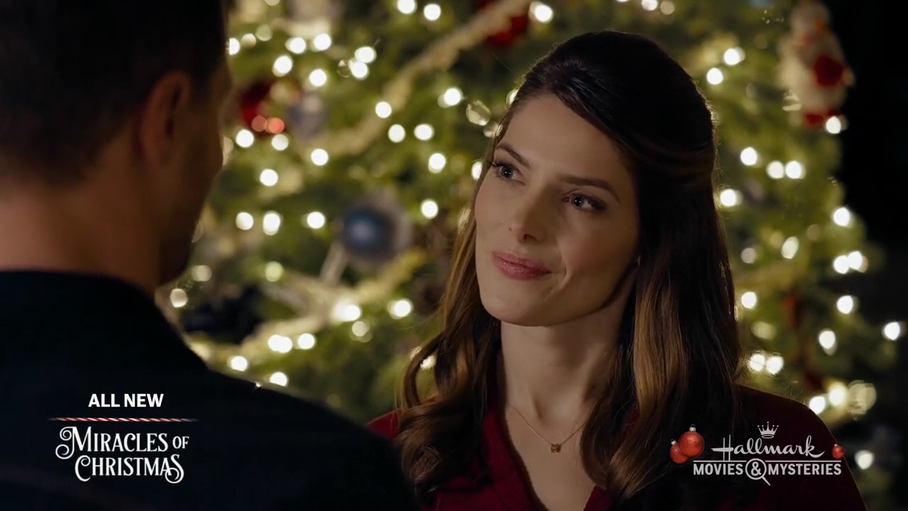 Ashley-Greene-dot-nl_ALittleChristmasCharm4965.jpg