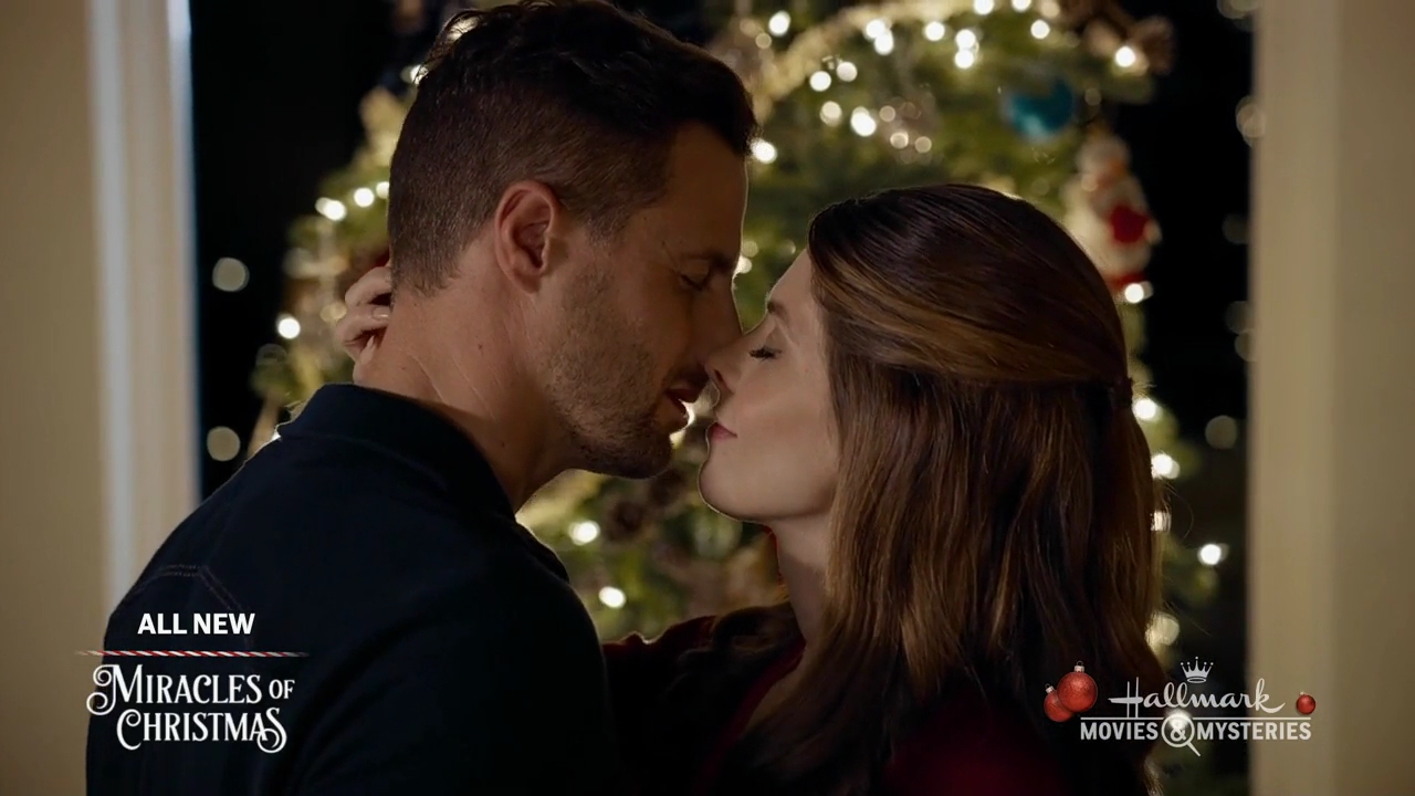 Ashley-Greene-dot-nl_ALittleChristmasCharm4978.jpg