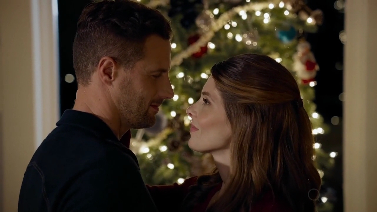 Ashley-Greene-dot-nl_ALittleChristmasCharm4981.jpg