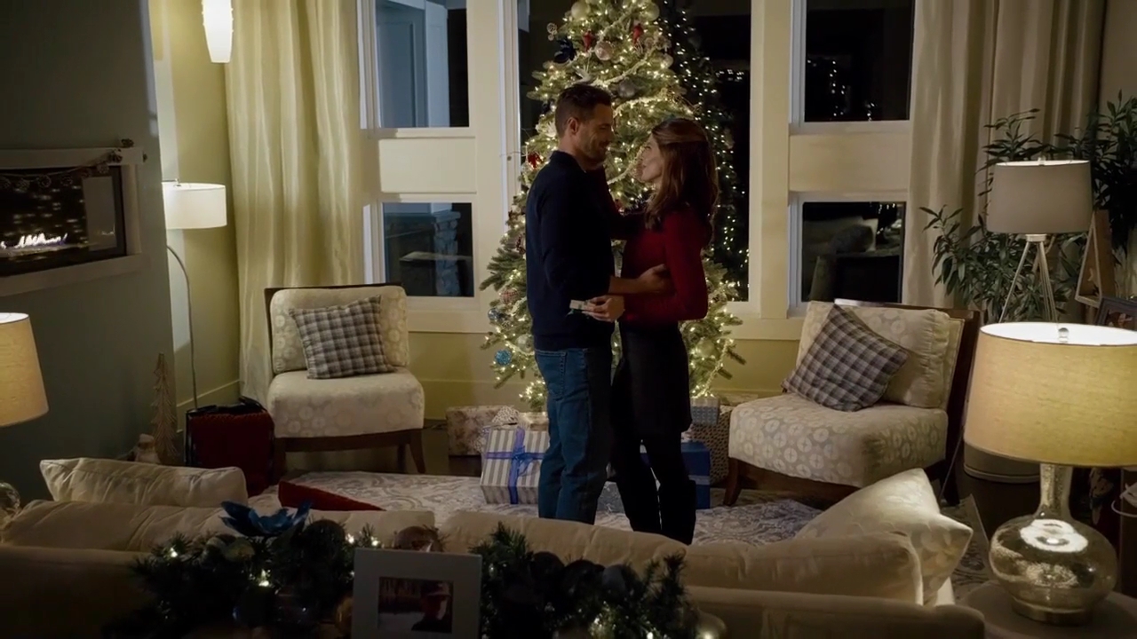 Ashley-Greene-dot-nl_ALittleChristmasCharm4984.jpg
