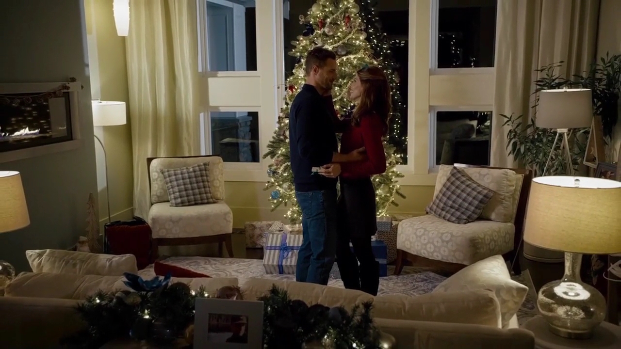Ashley-Greene-dot-nl_ALittleChristmasCharm4985.jpg