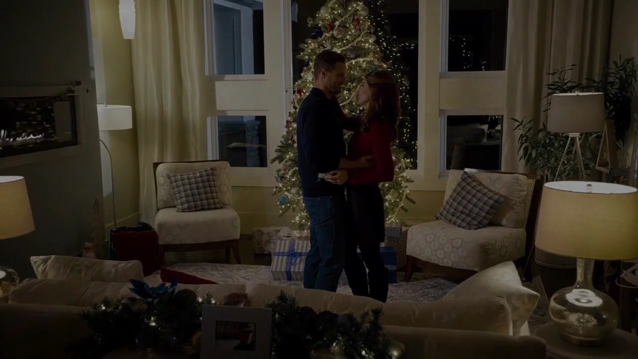 Ashley-Greene-dot-nl_ALittleChristmasCharm4986.jpg
