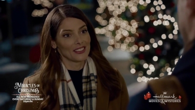 Ashley-Greene-dot-nl_ALittleChristmasCharm0489.jpg