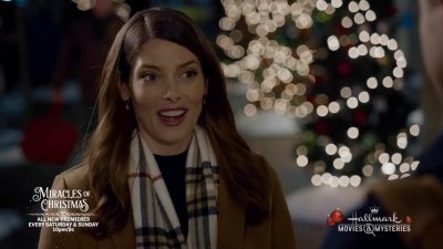 Ashley-Greene-dot-nl_ALittleChristmasCharm0490.jpg