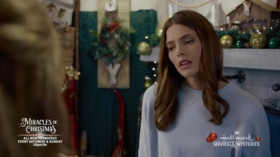 Ashley-Greene-dot-nl_ALittleChristmasCharm0607.jpg