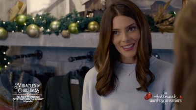 Ashley-Greene-dot-nl_ALittleChristmasCharm0626.jpg