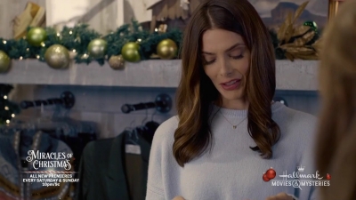 Ashley-Greene-dot-nl_ALittleChristmasCharm0628.jpg