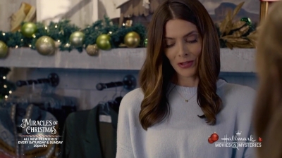 Ashley-Greene-dot-nl_ALittleChristmasCharm0629.jpg