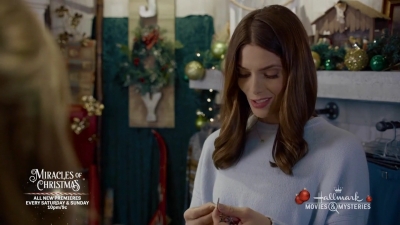 Ashley-Greene-dot-nl_ALittleChristmasCharm0637.jpg