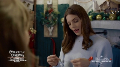 Ashley-Greene-dot-nl_ALittleChristmasCharm0671.jpg