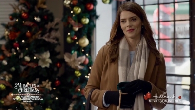 Ashley-Greene-dot-nl_ALittleChristmasCharm0704.jpg