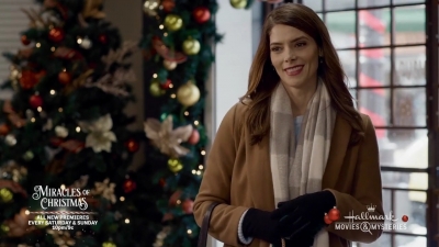 Ashley-Greene-dot-nl_ALittleChristmasCharm0705.jpg