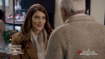 Ashley-Greene-dot-nl_ALittleChristmasCharm0717.jpg