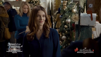 Ashley-Greene-dot-nl_ALittleChristmasCharm1234.jpg