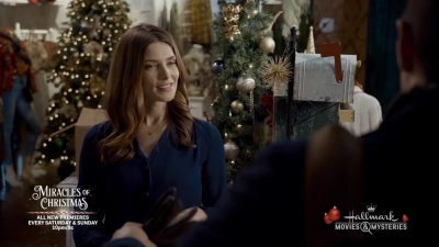 Ashley-Greene-dot-nl_ALittleChristmasCharm1271.jpg