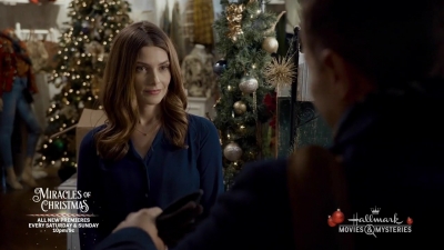 Ashley-Greene-dot-nl_ALittleChristmasCharm1275.jpg