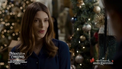 Ashley-Greene-dot-nl_ALittleChristmasCharm1288.jpg