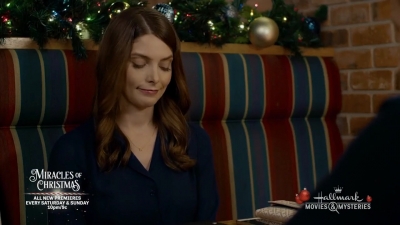 Ashley-Greene-dot-nl_ALittleChristmasCharm1363.jpg