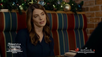 Ashley-Greene-dot-nl_ALittleChristmasCharm1387.jpg