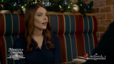 Ashley-Greene-dot-nl_ALittleChristmasCharm1410.jpg