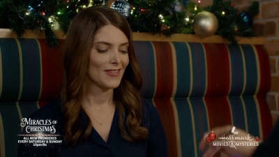 Ashley-Greene-dot-nl_ALittleChristmasCharm1431.jpg