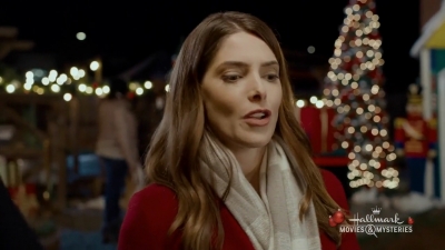 Ashley-Greene-dot-nl_ALittleChristmasCharm1560.jpg