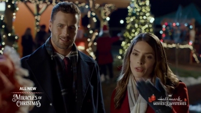 Ashley-Greene-dot-nl_ALittleChristmasCharm1601.jpg