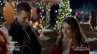 Ashley-Greene-dot-nl_ALittleChristmasCharm1622.jpg
